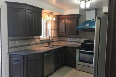 Transitional kitchen photo in Detroit