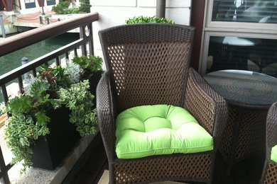 Inspiration for a contemporary full sun landscaping in Boston.
