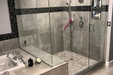 Example of a minimalist bathroom design in Miami
