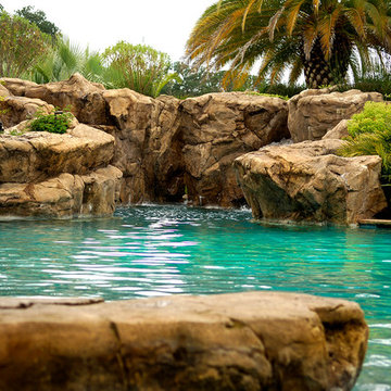 Artifical Rock Resort Style Swimming Pool and Grotto