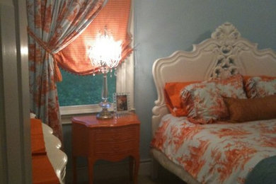 Example of a small eclectic master bedroom design in Bridgeport with blue walls