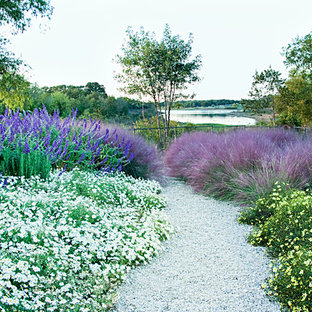 Cette photo montre un jardin arrière montagne avec du gravier.