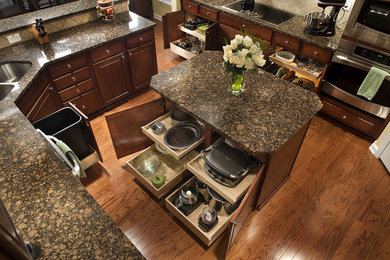 Trendy kitchen photo in Atlanta
