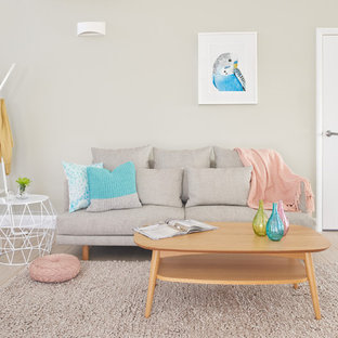 Immagine di un piccolo soggiorno nordico aperto con pareti verdi, parquet chiaro, nessun camino e nessuna TV