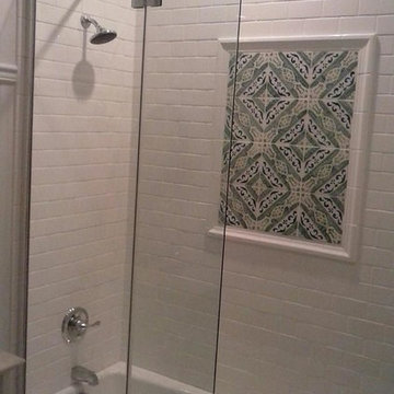 Frameless Glass Splash Guard for Tub