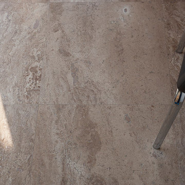 Countryside kitchen:latte travetine floor whith flexible slate