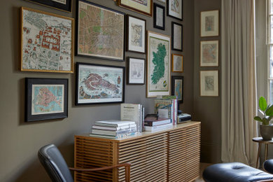 ロンドンにあるおしゃれなホームオフィス・書斎の写真