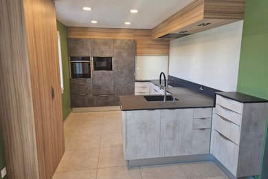 Mid-sized minimalist u-shaped kitchen photo with a single-bowl sink