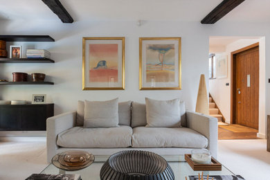 This is an example of a contemporary living room in London.