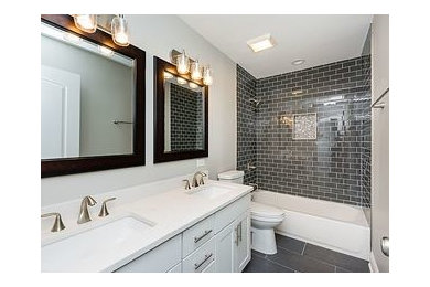 Bathroom photo in Chicago