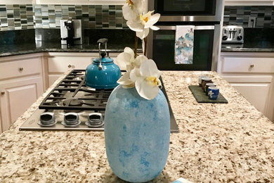 Transitional kitchen photo in Atlanta