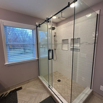 Chic and Homey Primary Bathroom