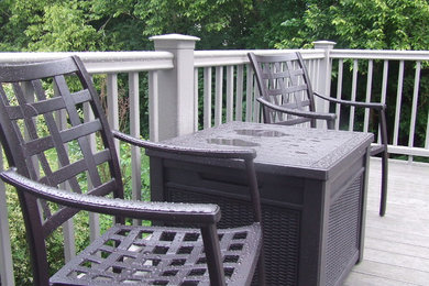 Inspiration for a contemporary deck remodel in Cincinnati