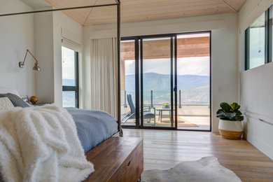 Bedroom photo in Vancouver
