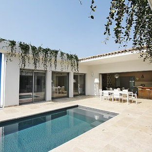 Mittelgroßer Moderner Pool in rechteckiger Form mit Natursteinplatten in Marseille