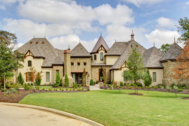 Elegant exterior home photo in Dallas