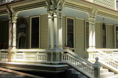 Photo of a traditional verandah in San Francisco.