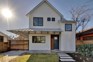 Home design - farmhouse home design idea in Austin