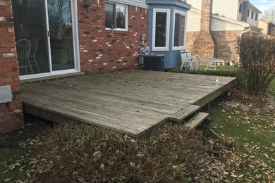Deck - traditional deck idea in Detroit