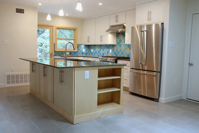 Kitchen - modern kitchen idea in Austin