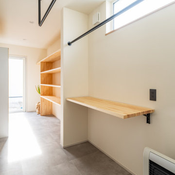 薪ストーブの癒やしの炎に家族が集う家