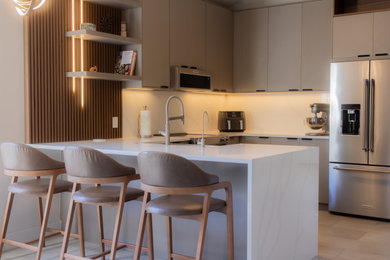 Minimalist kitchen photo in Orlando