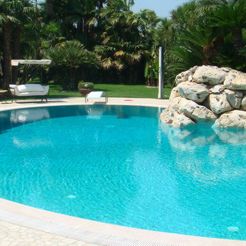 giardino con piscina