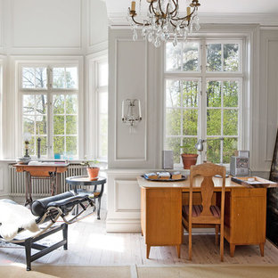 KLASSISK ARKITEKTUR I SEKELSKIFTESVILLA MED TORN