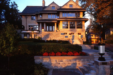 Example of a classic exterior home design in Minneapolis