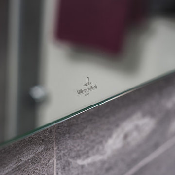 Enges Badezimmer