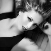 Sarah Lancaster's photo