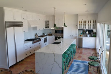 Minimalist kitchen photo in Austin