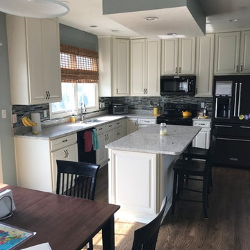 Refacing—cabinets to the ceiling-quartz and splash