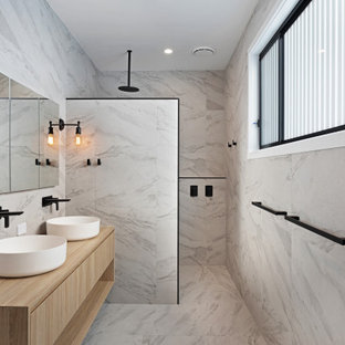 Inspiration for a contemporary bathroom in Gold Coast - Tweed.