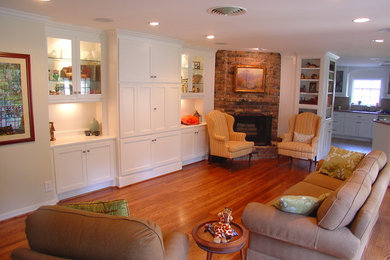 Kitchen - traditional kitchen idea in Houston