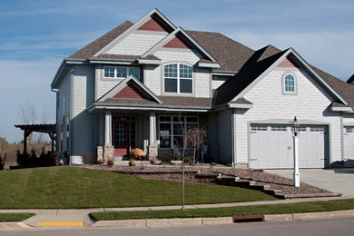 Design ideas for a traditional landscaping in Milwaukee.