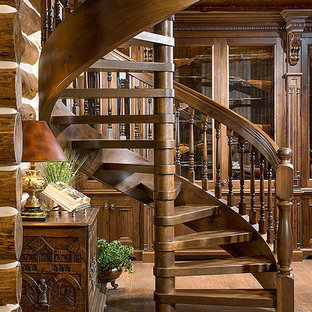 Ejemplo de escalera de caracol, clásica, de tamaño medio, sin contrahuella, con escalones de madera