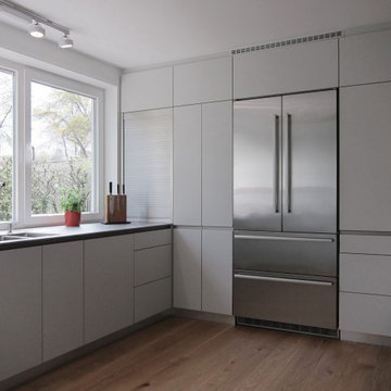 Küche mit Durchblick - Fronten mit Kühlschrank