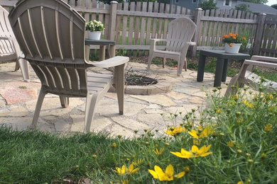 Photo of a rustic landscaping in Chicago.
