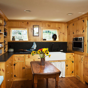 Renovated Pre-Civil War Barn and 1700's House - Pawcatuck, CT