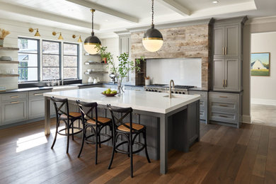 Example of a kitchen design in Chicago