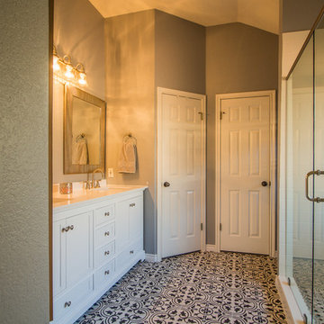 Basic 90's to fashion forward master bath