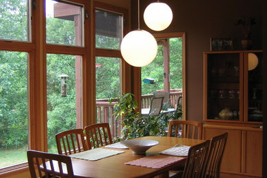 This is an example of a contemporary dining room in St Louis.