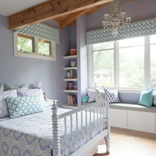 Landhausstil Schlafzimmer mit lila Wandfarbe Ideen, Design & Bilder