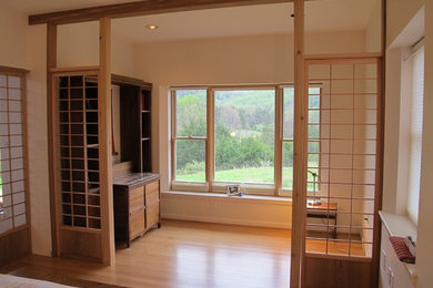 Foto de diseño residencial de estilo zen de tamaño medio