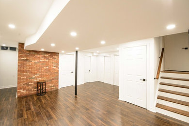 Elegant home design photo in Toronto