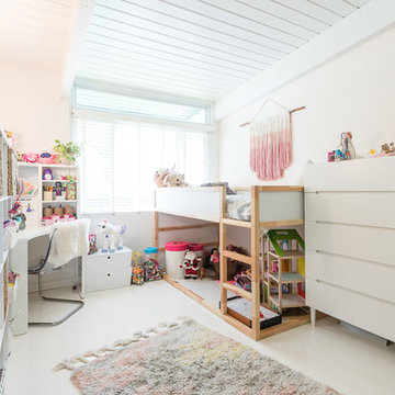 My Houzz: Lush Oasis in a Modern Indoor-Outdoor Family Home