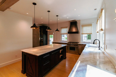 Minimalist kitchen photo in Cincinnati
