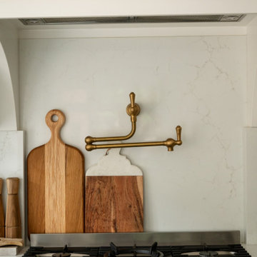Classic In-Frame & Mapesbury Handleless Shaker Kitchen