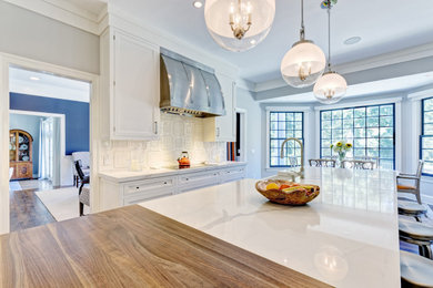 Example of a kitchen design in New York